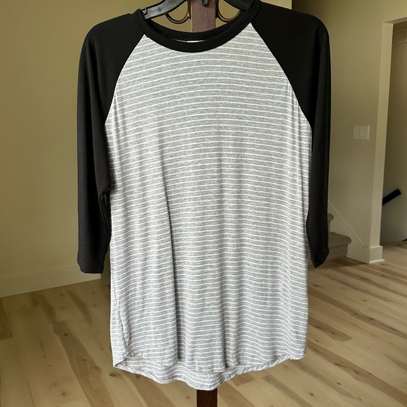 LuLaRoe Randy Baseball Tee Size Medium - Picture 1 of 4